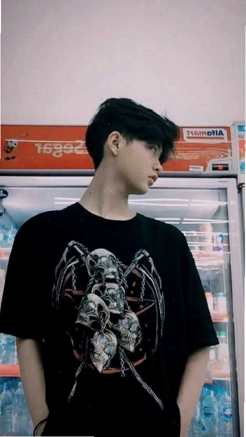Vẻ ngoài thư sinh của nam sinh K12 trong ảnh che mặt