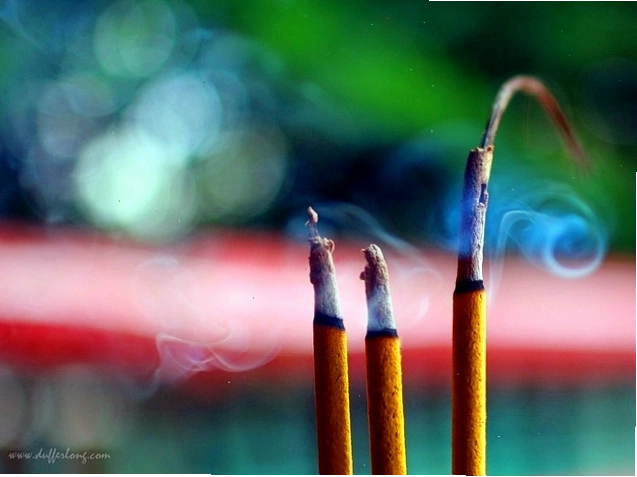 Ý nghĩa thắp 9 nén hương cầu mong sự sung túc và viên mãn