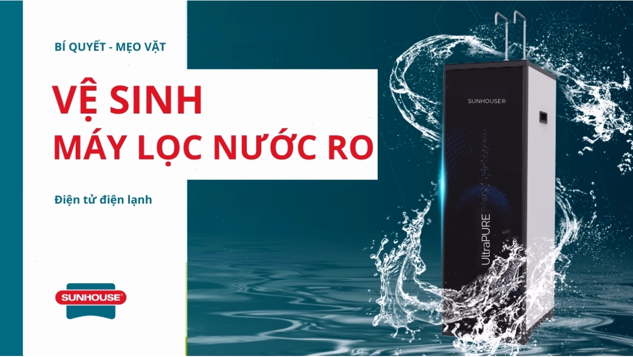 Kỹ thuật viên thực hiện quy trình vệ sinh máy lọc nước RO chuyên nghiệp