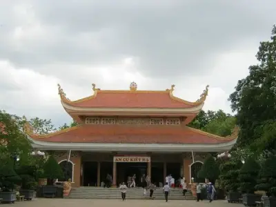 Khám phá chùa Hoằng Pháp - Ngôi chùa linh thiêng và cổ kính