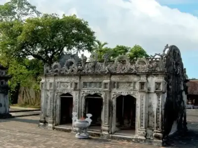 Hành trình khám phá nét đẹp văn hóa của đền Thánh Nguyễn
