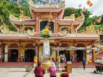 Kinh nghiệm sắm đồ lễ Chùa Núi Bà Đen mang lại nhiều tài lộc