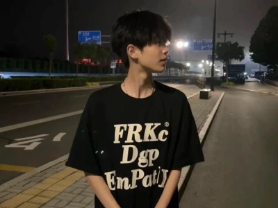 Khám phá những chàng trai 2k12 ấn tượng với phong cách che mặt độc đáo
