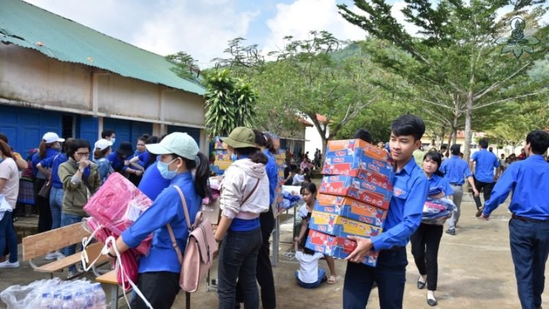 Tham gia tích cực vào các hoạt động xã hội